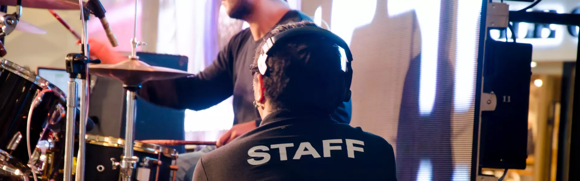 Staff auf Event Security Mitarbeiter beobachtet Event