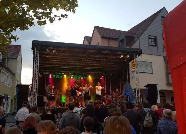 Das Stagemobil XL, bei Fest in einer Kommune