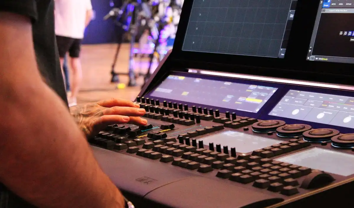 Audio- und Soundtechnik / Tontechnik Soundtechnik die bedient wird