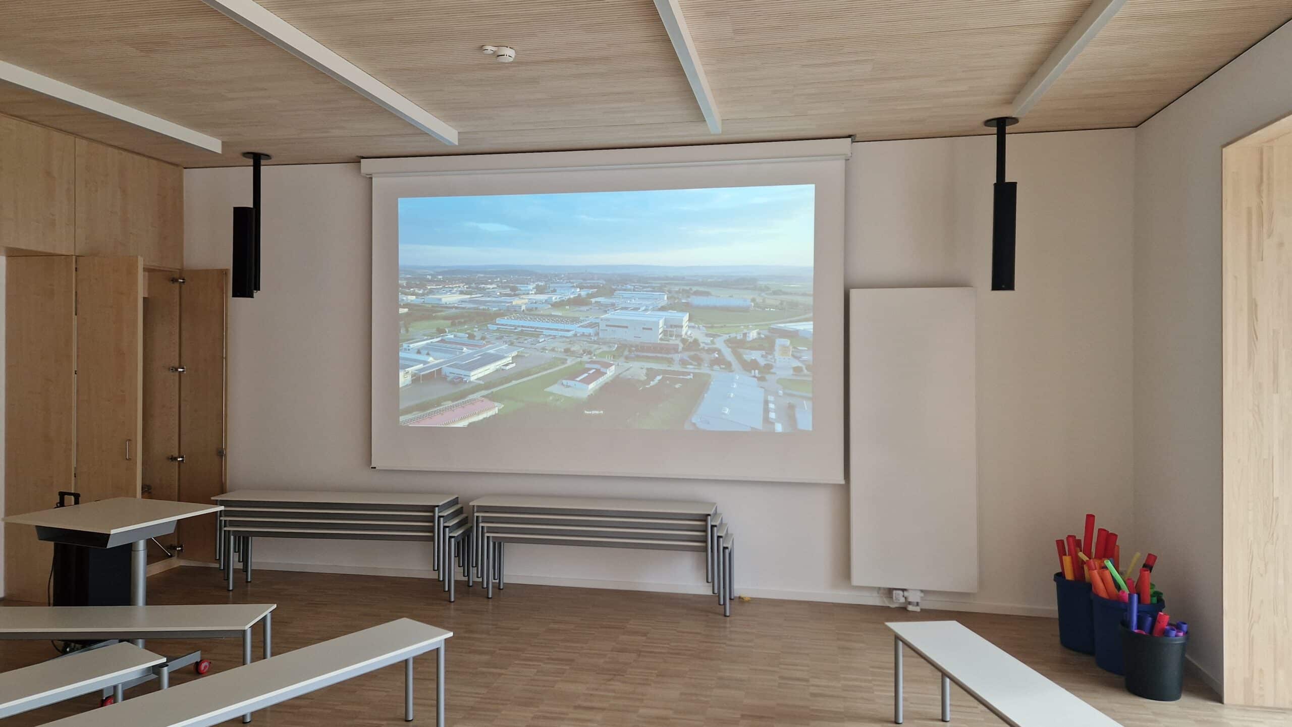 Hörschleife in einer öffentlichen Einrichtung – induktive Höranlage für Menschen mit Hörgerät